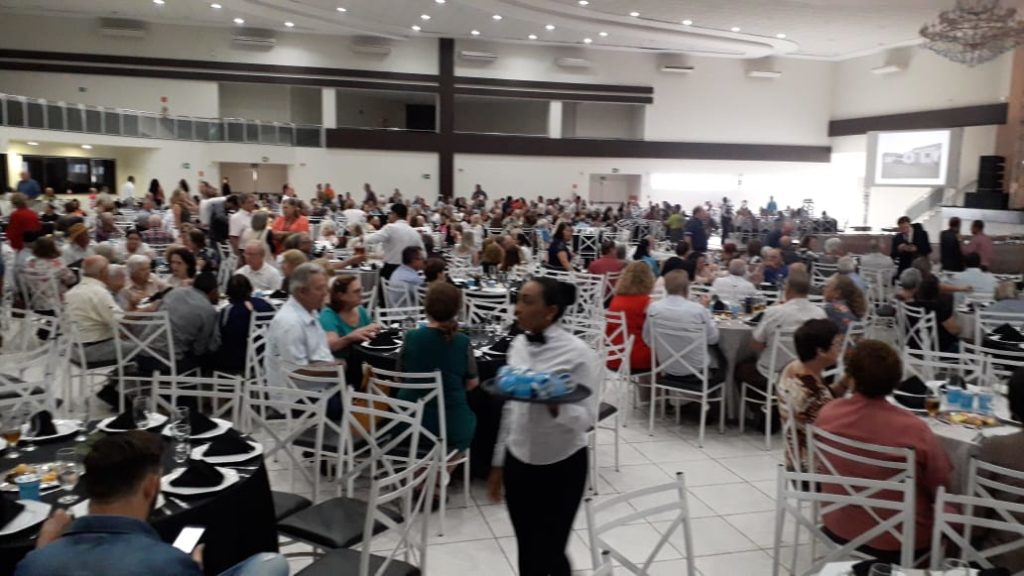 Almoço homenageia pioneiros de Cascavel