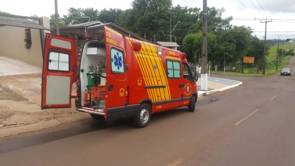 Idosa cai e Siate é acionado para prestar os primeiros atendimentos, no Turisparque