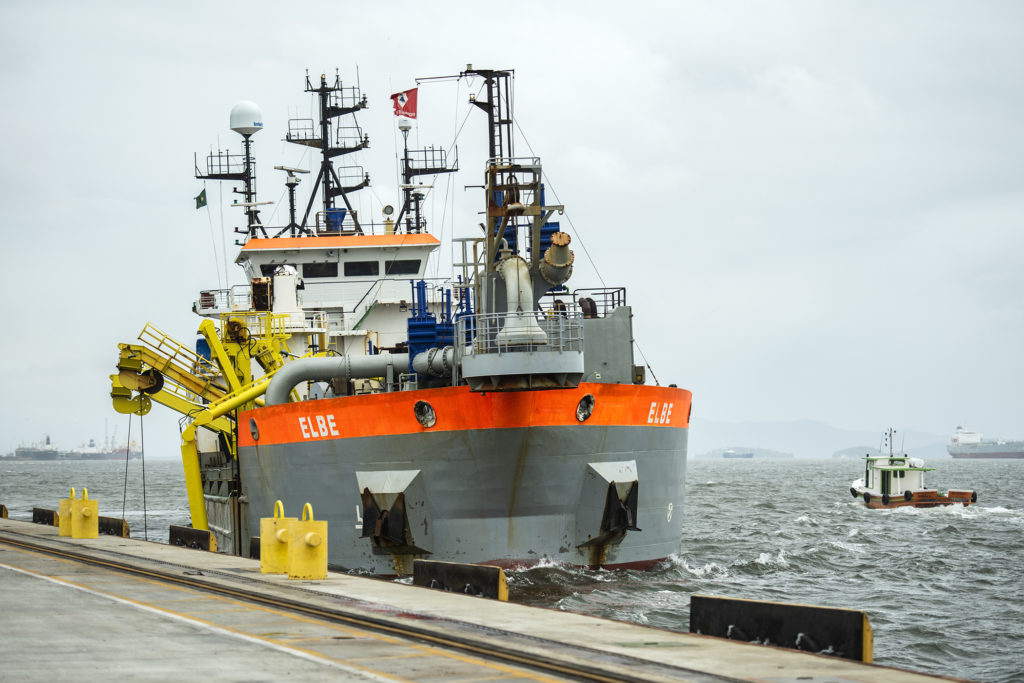 Começa a dragagem nos berços do Porto de Paranaguá
