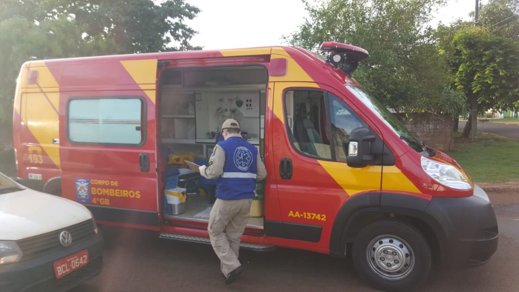 Carros batem em cruzamento do Bairro Pioneiros Catarinenses