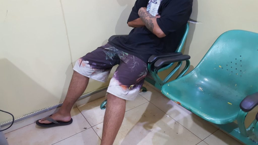 Jovem chama policiais de ‘vermes’ e acaba preso, no Santa Cruz