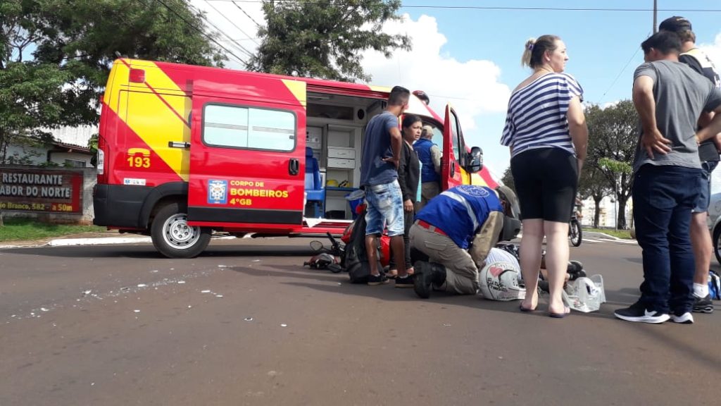Acidente entre carro e moto é registrado na Rua Antonina