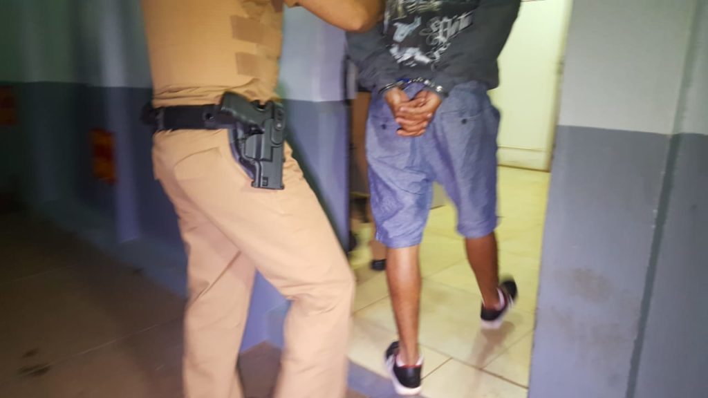 Santa Felicidade: Homem é detido pela PM com mandado de prisão por roubo em aberto