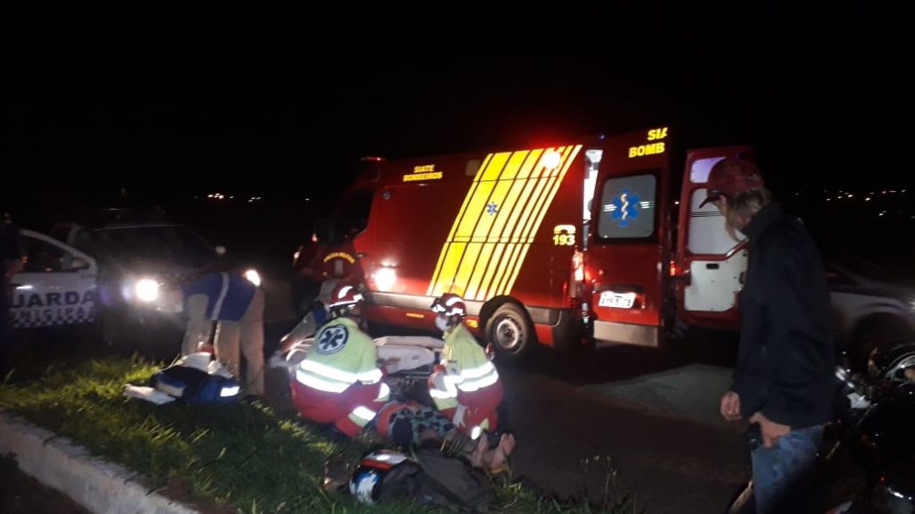 Rapaz cai de moto e fica ferido na marginal da BR-277