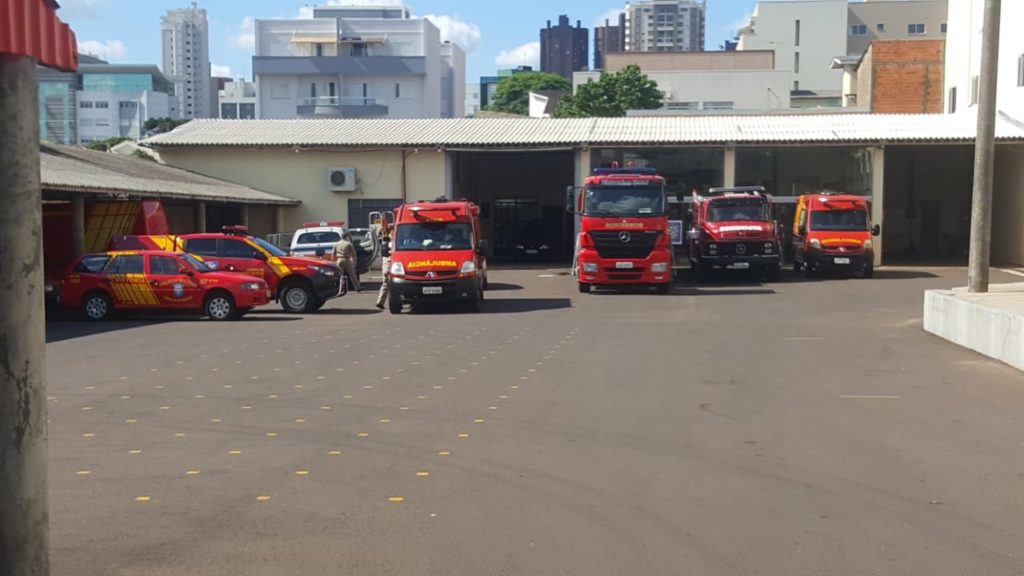 Jovem ferida é socorrida pelo Corpo de Bombeiros