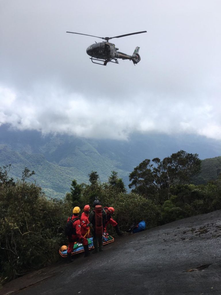 Adolescente de grupo de escoteiros passa a noite ferida no Pico Marumbi após queda em trilha