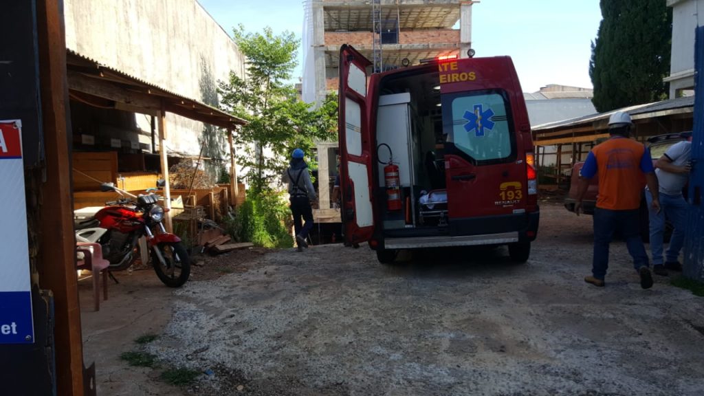 Trabalhador fica em estado grave ao cair de aproximadamente doze metros de altura
