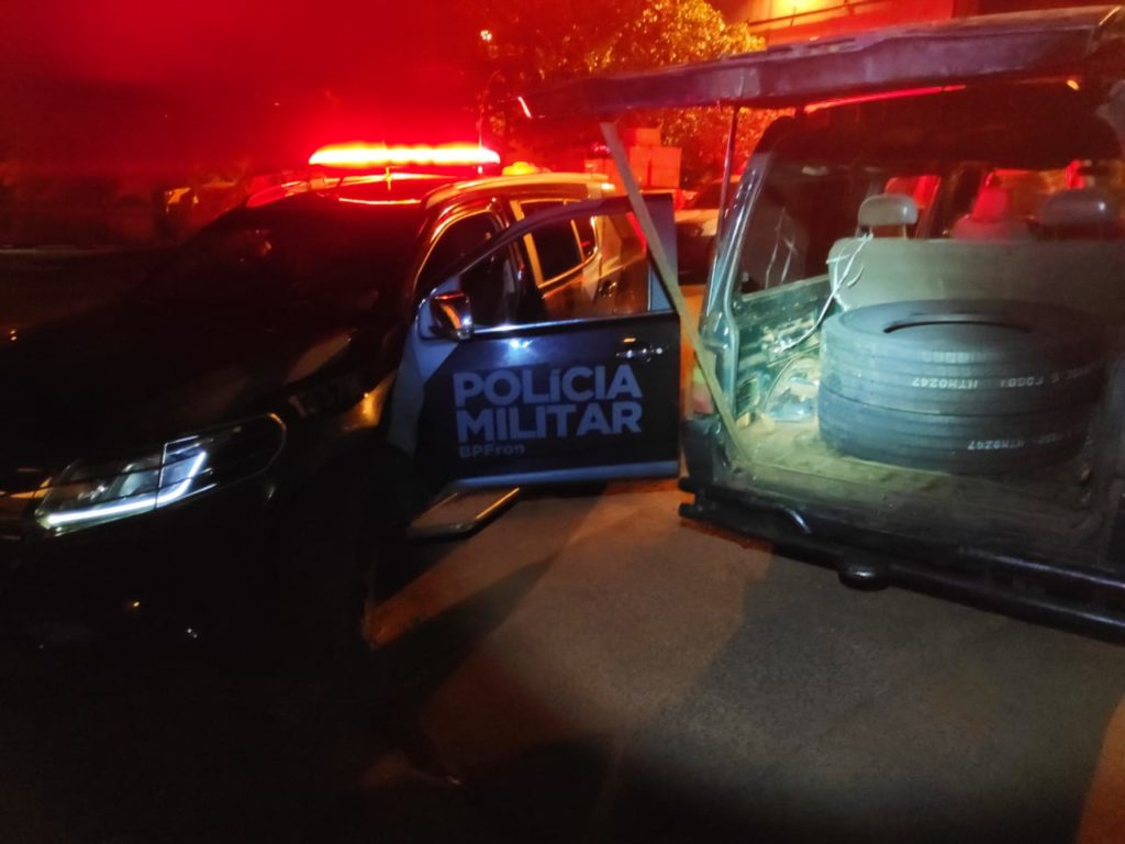 Veículos são apreendidos com contrabando em Foz do Iguaçu durante Operação Hórus