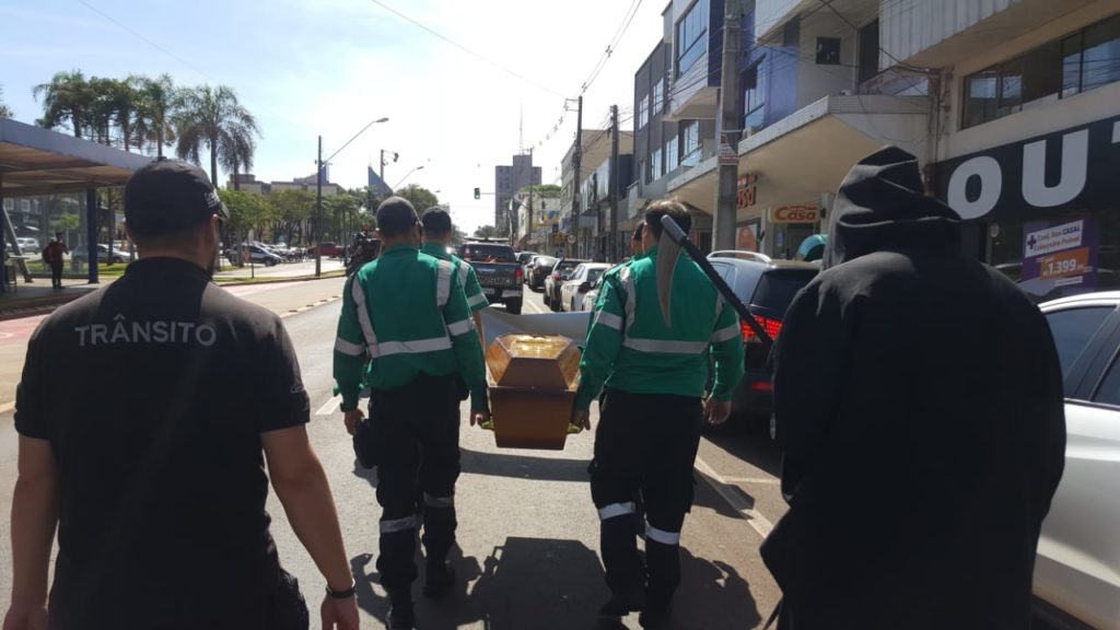 Cortejo é realizado pela Cettrans para conscientizar motoristas