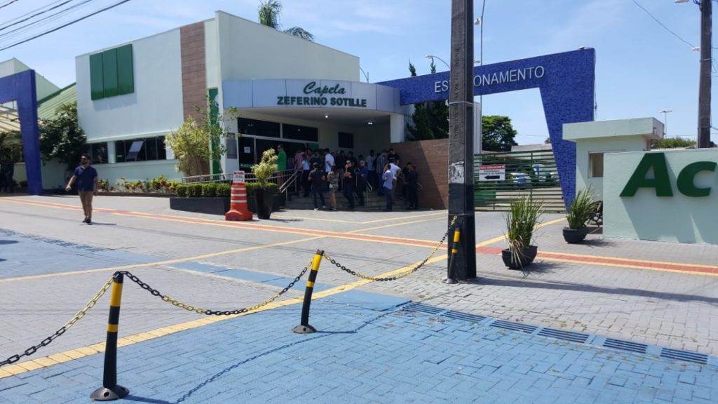 Queda de avião em Cascavel: Clima de muita consternação marca velório de Magnus Padilha