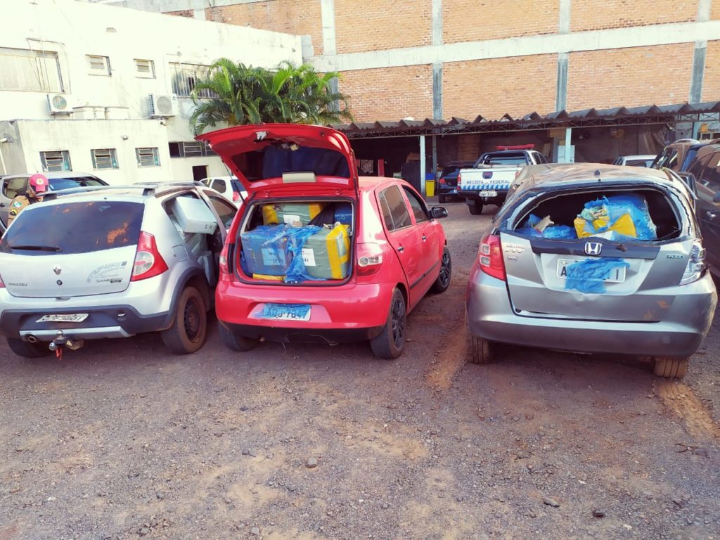 Policiais atiram em pneu de carro em fuga e realizam apreensão de produtos contrabandeados