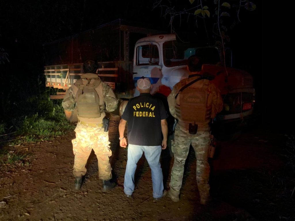 Guaíra: Operação Hórus aprende caminhão e cigarros paraguaios
