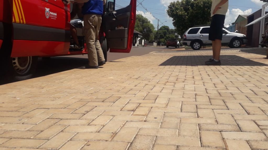 Acidente envolve utilitário e moto no Santa Cruz