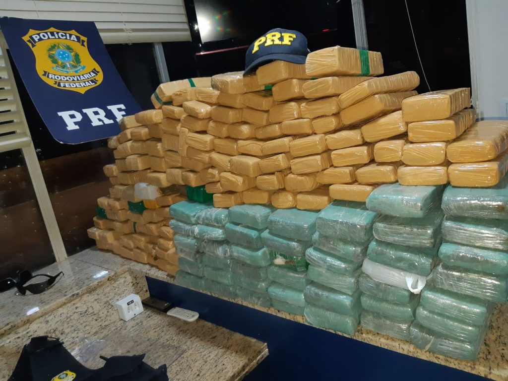 PRF apreende 150 kg de maconha em Céu Azul