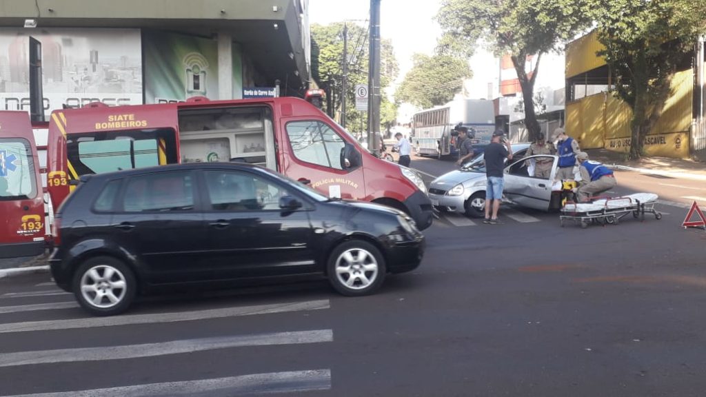 Mulher de 37 anos é vítima de acidente de trânsito no Centro