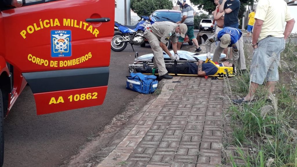 Jovem fica ferido após colisão entre carros no Bairro Neva