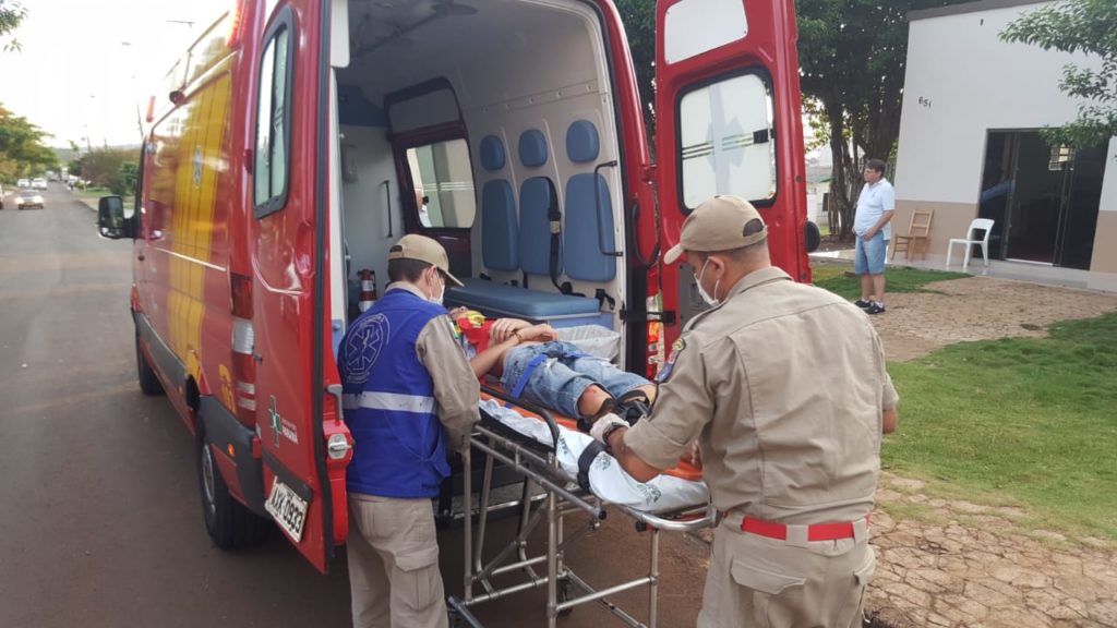 Adolescente se fere ao sofrer queda de bicicleta no Bairro Neva