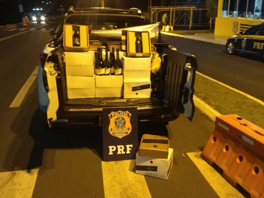 PRF apreende grande quantidade de bebidas, na região de Irati