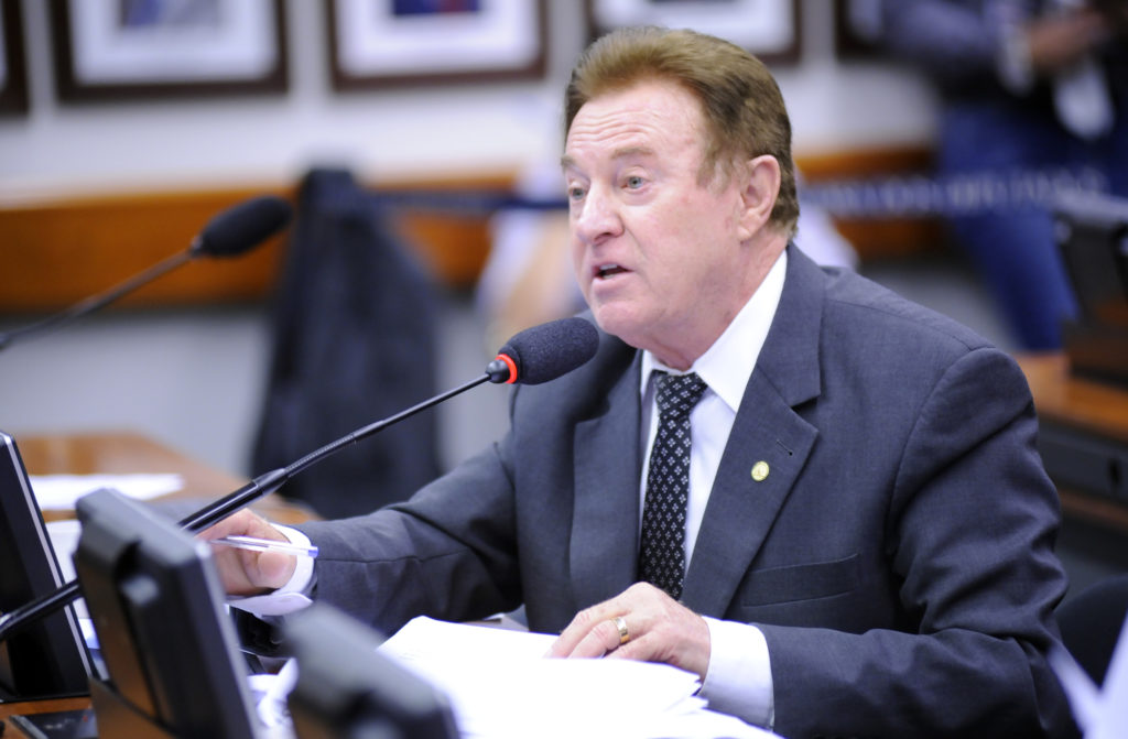 Ex-deputado Nelson Padovani se envolveu em acidente, mas passa bem