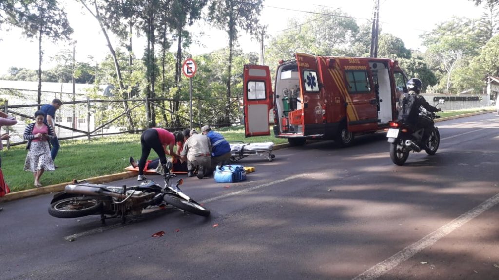 Mulher fica ferida em acidente na Rua Bom Jesus