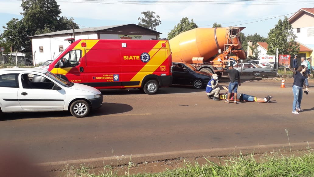 Duas pessoas ficam feridas em batida na marginal da BR 277