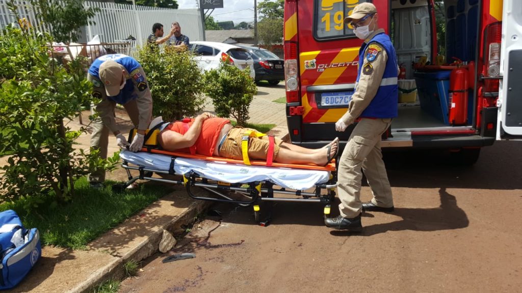 Colisão entre carro e moto deixa uma pessoa ferida, no Cancelli
