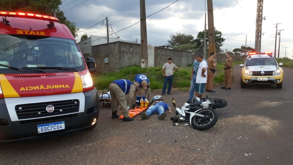 Motociclista fica ferido ao se envolver em acidente com pá carregadeira no Bairro Canadá
