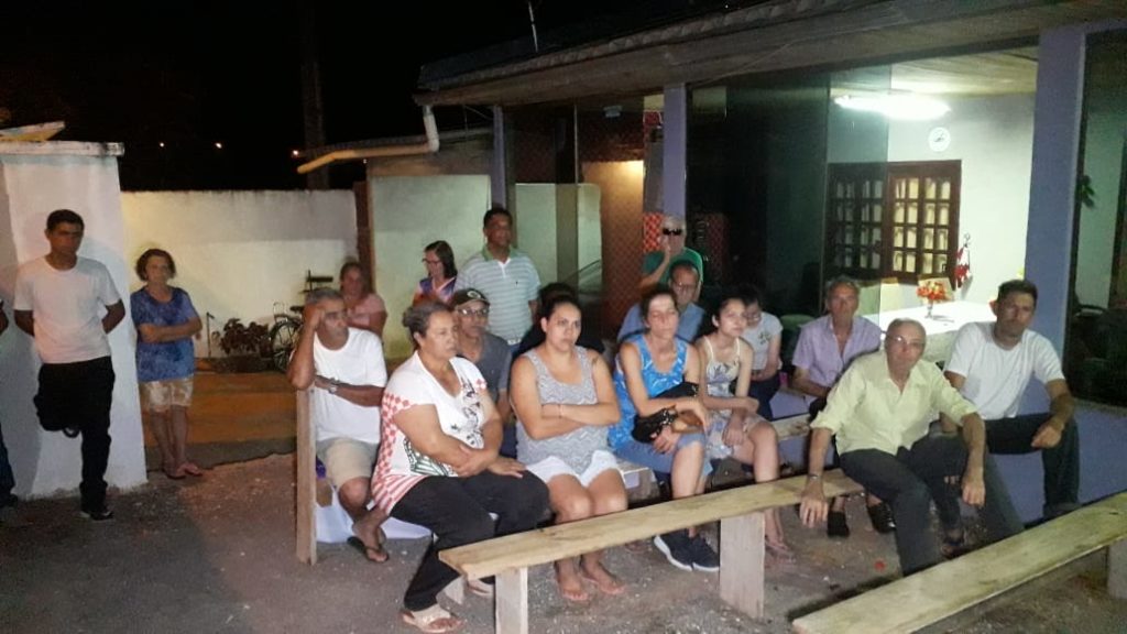 Após cobrança de asfalto, moradores do Colmeia se mobilizam e traçam estratégias