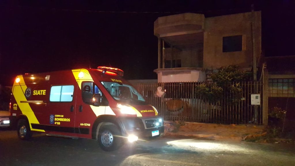 Mulher cai de três metros, no Bairro Periolo