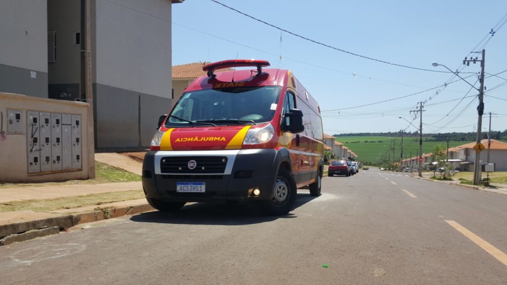 Idosa é socorrida pelo Siate, no Riviera