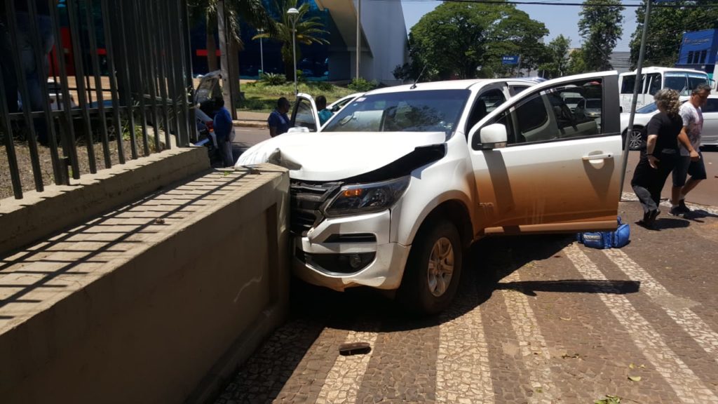 Ex-prefeito Salazar Barreiros fica ferido em acidente no Centro