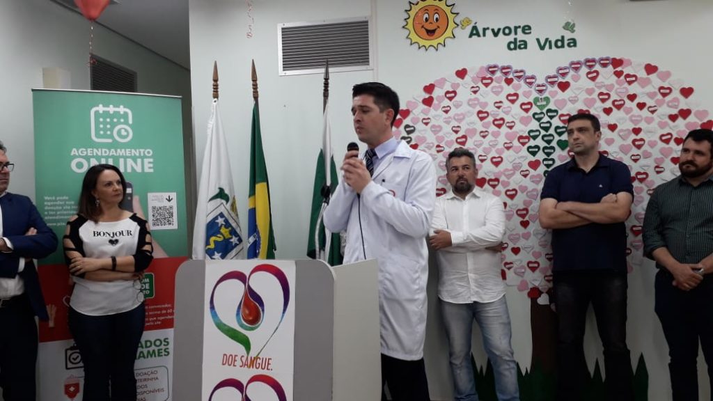 Cerimônia homenageia doadores de sangue, no Hemocentro