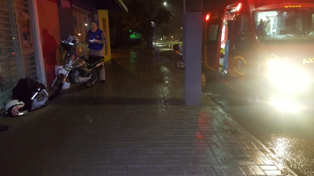 Corpo de Bombeiros atende acidente envolvendo carro e moto no Bairro Alto Alegre