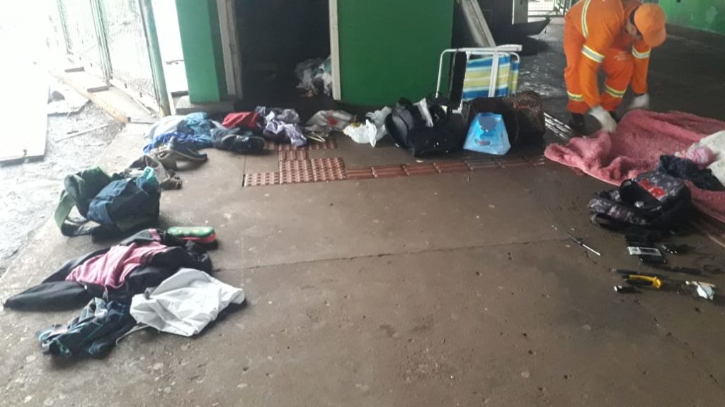 Limpeza é realizada na antiga estrutura do Terminal Oeste