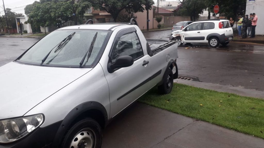 Acidente envolve três carros no Bairro Coqueiral