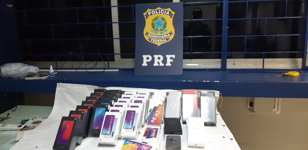 PRF em Guarapuava faz apreensão de carga de celulares provenientes do Paraguai