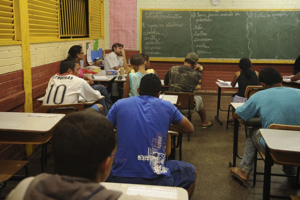 Projeto permite o uso do salário-educação para pagar professores durante pandemia
