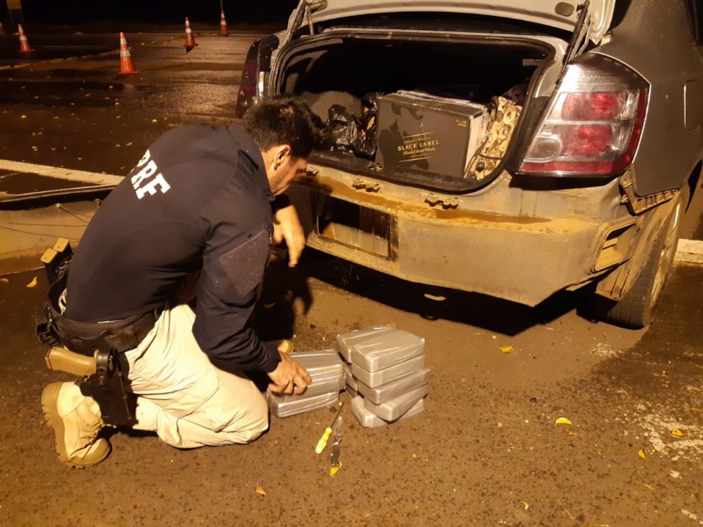 PRF prende casal com 32 quilos de cocaína em fundo falso no Paraná