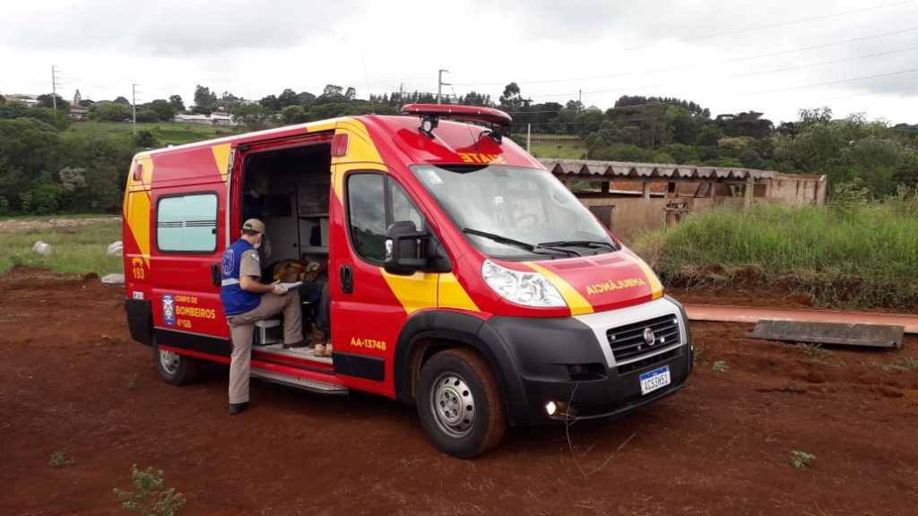 Trabalhadores ficam feridos ao caírem de três metros, no Bairro Morumbi