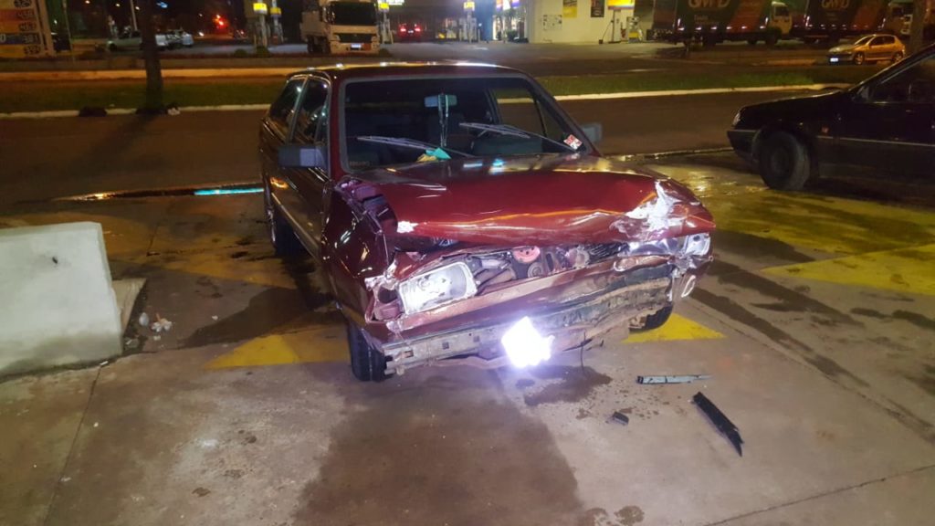 Colisão entre três veículos é registrada no Bairro Pacaembu