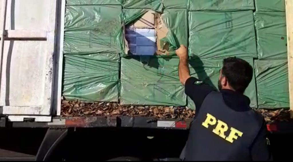 PRF apreende meio milhão de carteiras de cigarro em Quatro Pontes