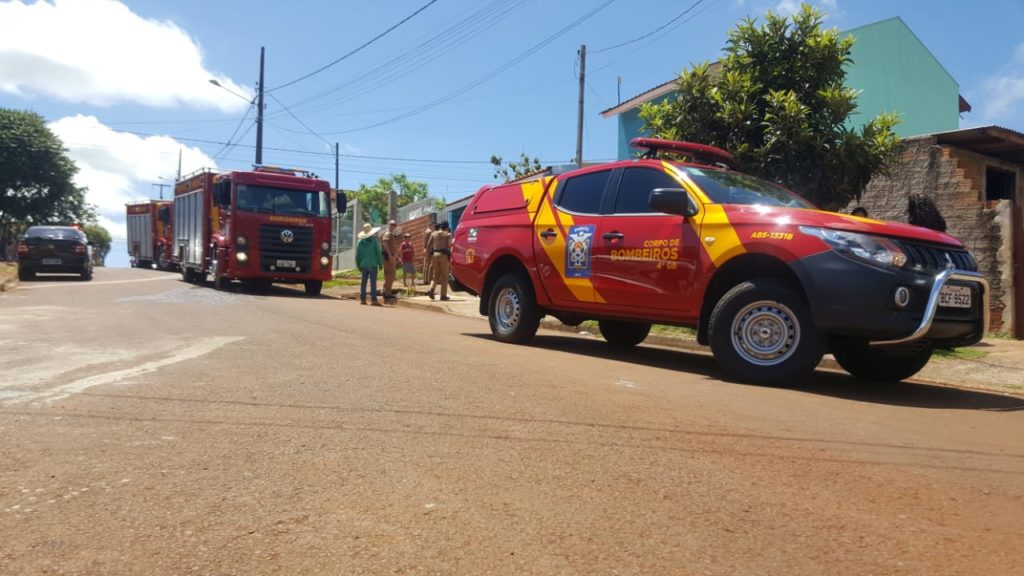Homem descumpre medida protetiva, vai até a casa da ex e ateia fogo em sofá