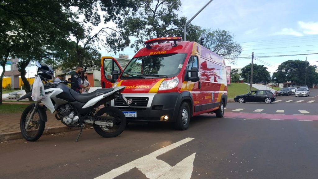 Adolescente fica ferida ao ser atropelada por moto, no São Cristóvão