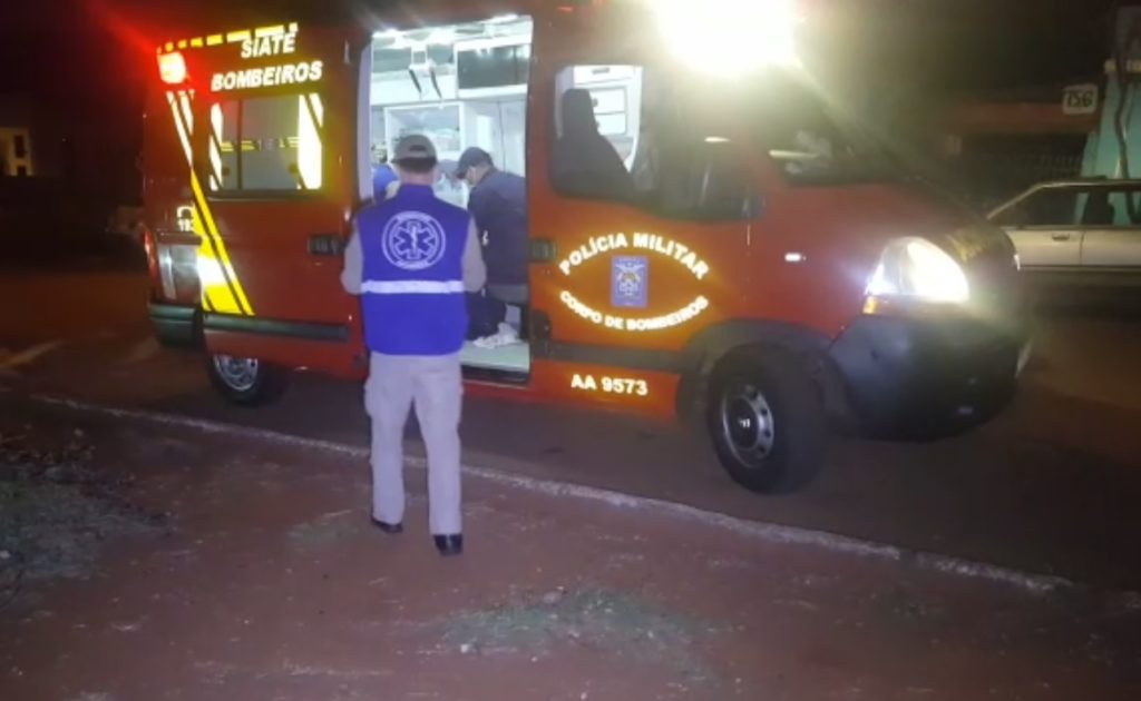 Homem é atendido pelos Bombeiros ao ser agredido no Cascavel Velho