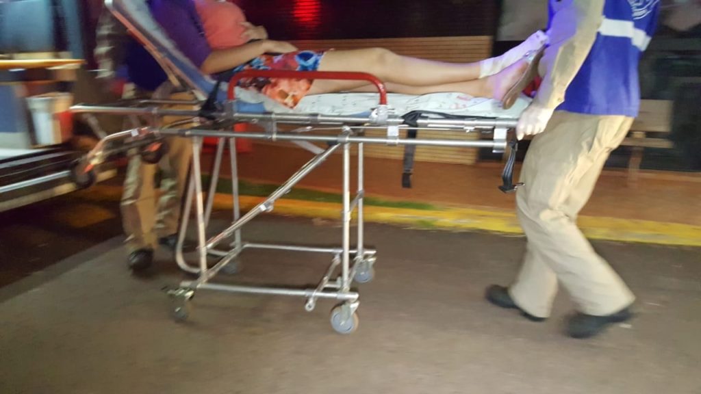 Adolescente é socorrida ao ferir o pé no Bairro Esmeralda
