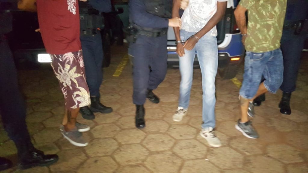Trio que fumava maconha ameaça Guardas e resiste à abordagem