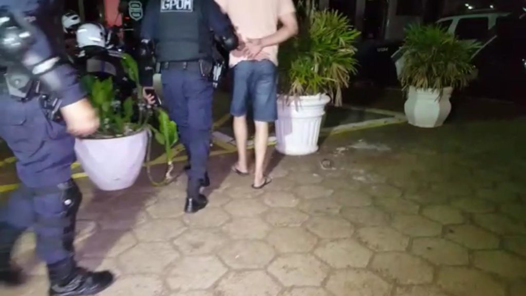 GM detém dois homens por desacato; um deles também foi detido por embriaguez ao volante