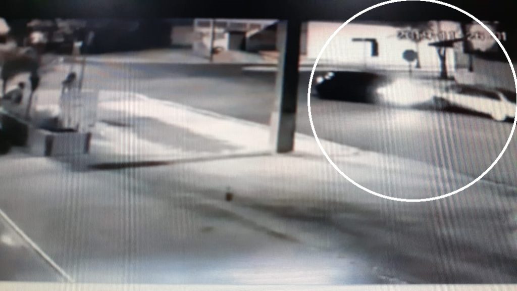 Internauta tenta localizar veículo que bateu em carro estacionado, no Coqueiral