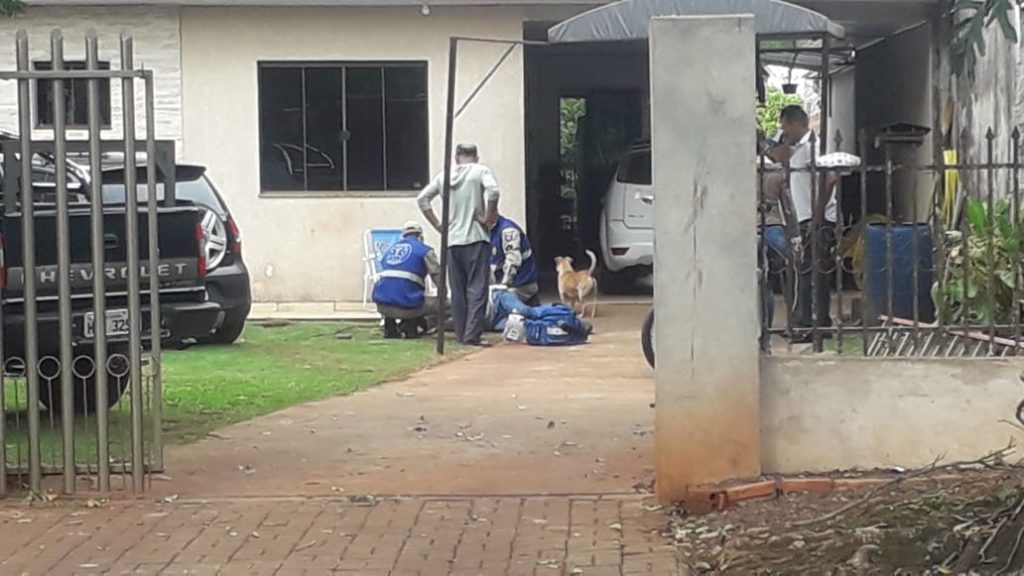 Homem sofre queda de escada e fica ferido, no Jardim Clarito
