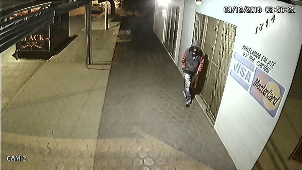 Câmeras de segurança registram ação criminosa no Santa Cruz